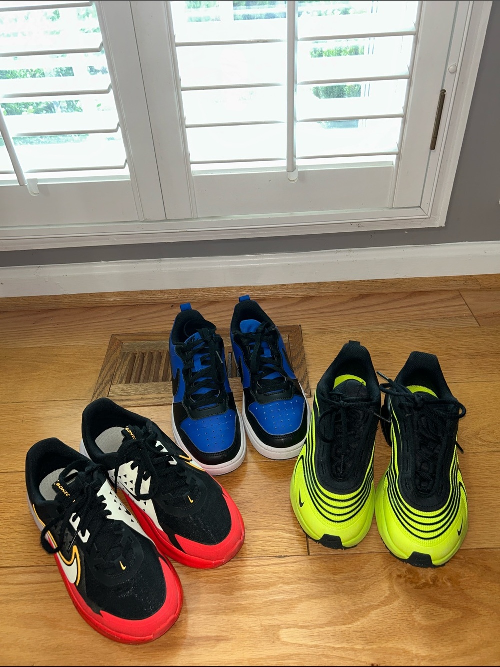 Boy Nike Sneakers - sz 4.5